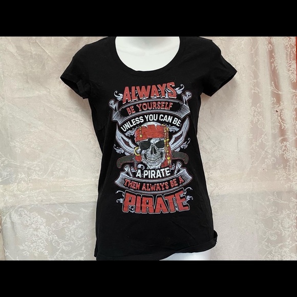 Graphic skull baby tee - Picture 2 of 3